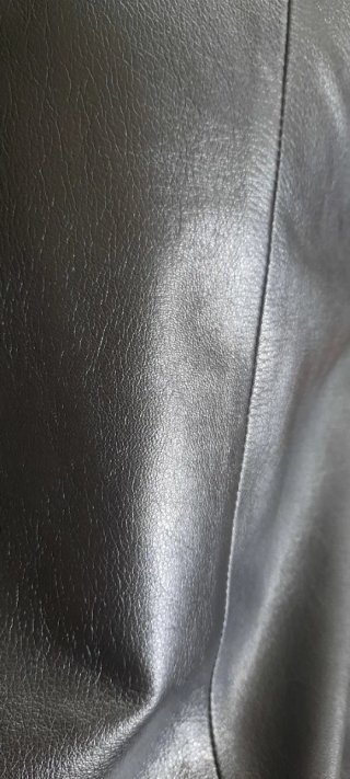 Cazadora efecto piel negra