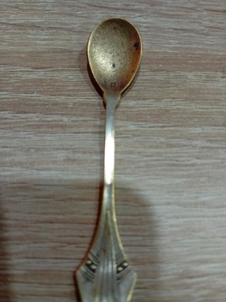 Salseros antiguos de plata con cucharas