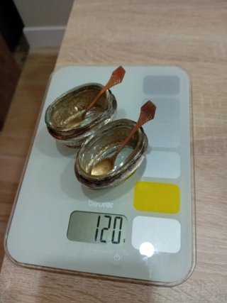 Salseros antiguos de plata con cucharas