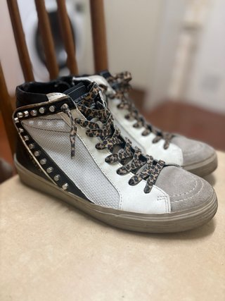 Zapatillas deportivas altas grises y blancas