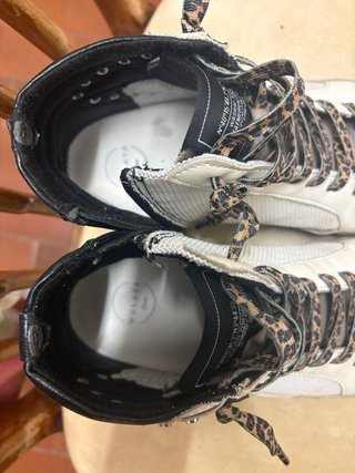 Zapatillas deportivas altas grises y blancas