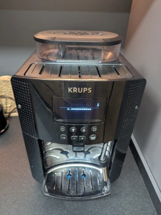 Cafetera Krups Essential EA81 LCD