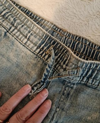 Shorts in denim per bambino con scritte 146 cm