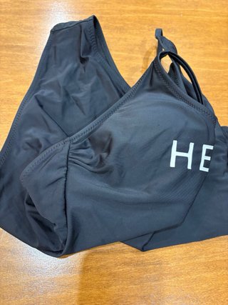 Costume da bagno intero nero con scritta HELLO 44