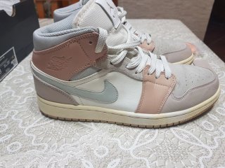 Nike Air Jordan 1 Mid Beige/Rosa
