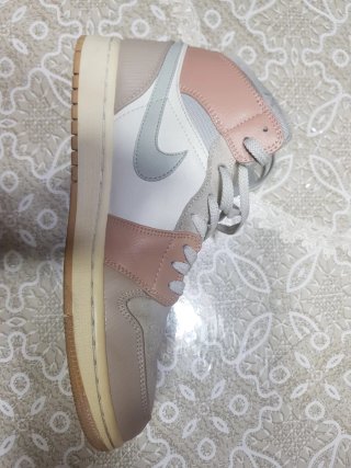 Nike Air Jordan 1 Mid Beige/Rosa