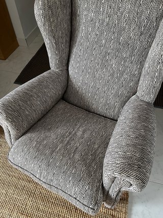 Dos butacas orejeras tela beige y gris