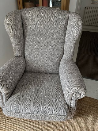 Dos butacas orejeras tela beige y gris