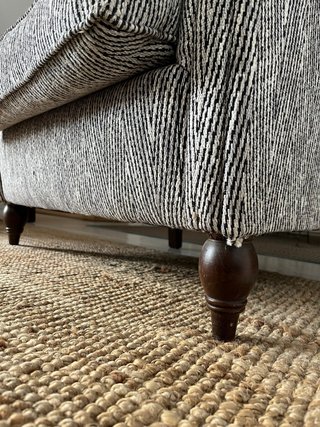 Dos butacas orejeras tela beige y gris