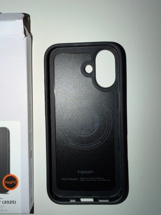 Funda Spigen Thin Fit iPhone 6.3 (2025)