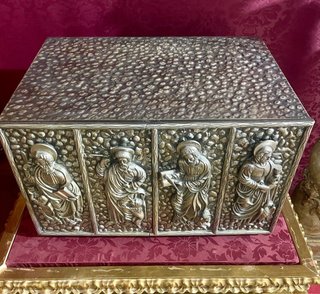 Antiguo Sagrario con Apóstoles