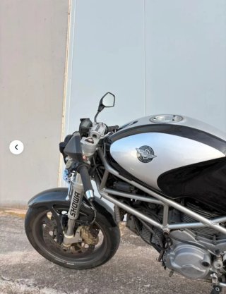 Ducati Monster 900 ie- Negra y Plateada