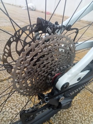 Cube carbono 140. 750 batería.
