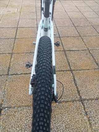 Cube carbono 140. 750 batería.