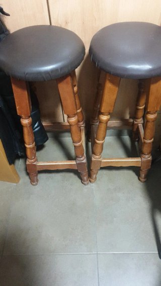 Sgabelli da bar in legno e pelle