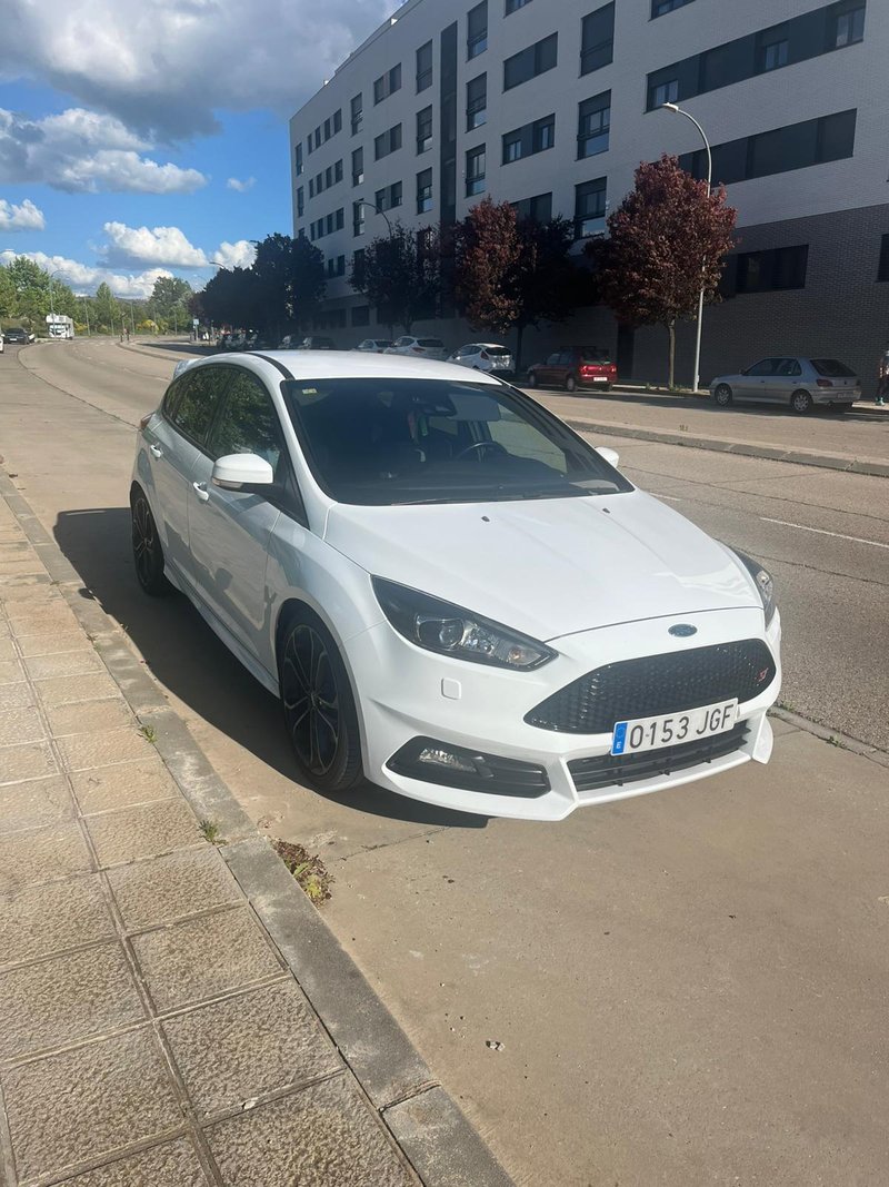Ford Focus 2015 - foto 1