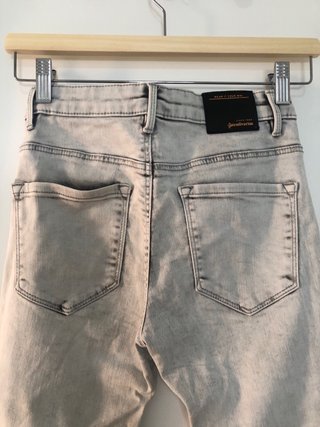 Vaqueros Stradivarius mujer talla 34 gris