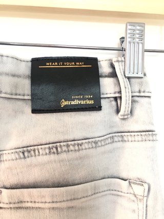 Vaqueros Stradivarius mujer talla 34 gris