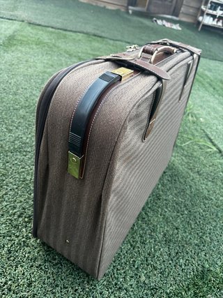 Maleta vintage marrón
