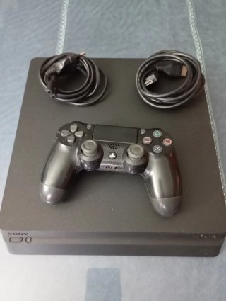 PlayStation 4 Slim Negra
