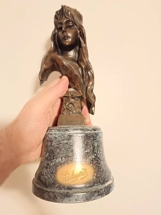 Busto de bronce