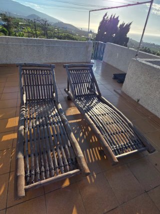 Hamacas de madera y ratán