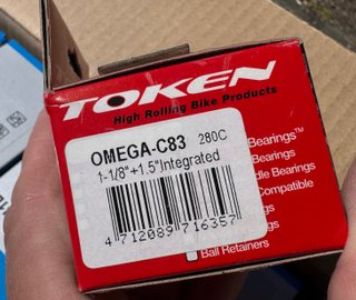 Juego de dirección Token Omega