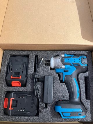 Pistola de impacto eléctrica con baterías