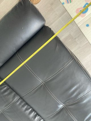 Sofá y puff de piel negro