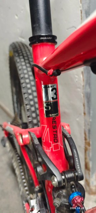 Bicicleta de Montaña Giant Roja y Negra