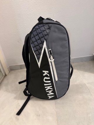 Pala de pádel y mochila