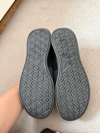 Zapatillas Puma Negras y Grises