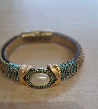 Pulsera bisutería dorada y turquesa