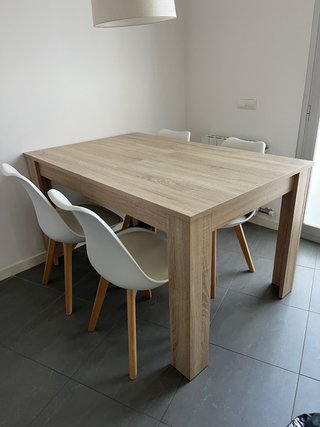 Mesa y 4 sillas comedor