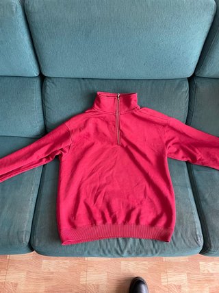 Sudadera roja con cremallera