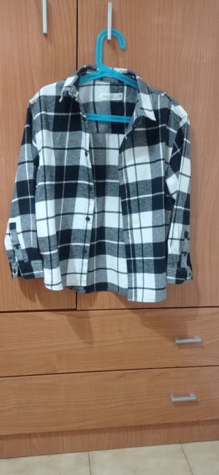 Camisa cuadros blanco y negro de talla 8 años