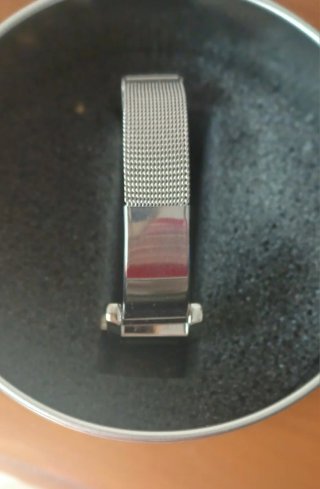 Reloj plateado con estuche