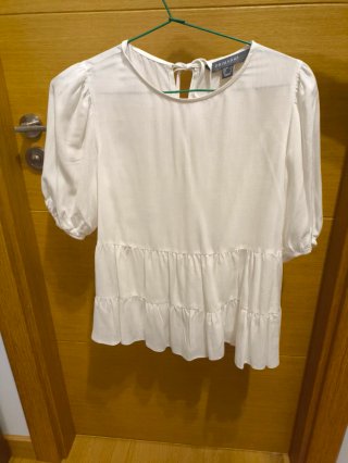 Variada ropa de mujer