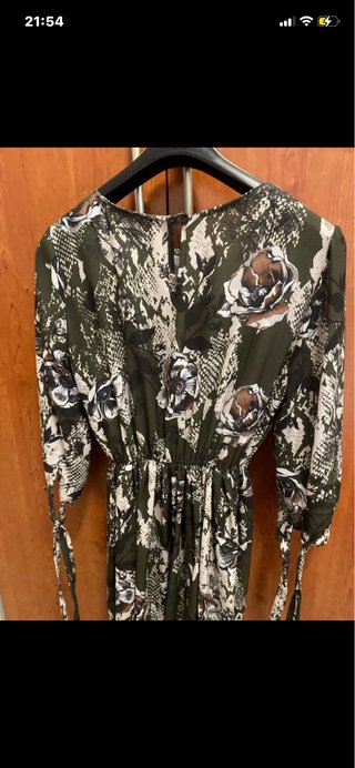 Vestito verde con stampa floreale