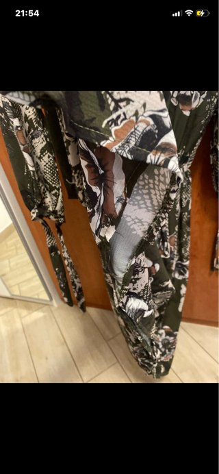 Vestito verde con stampa floreale