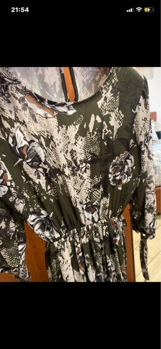 Vestito verde con stampa floreale