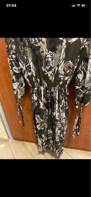 Vestito verde con stampa floreale