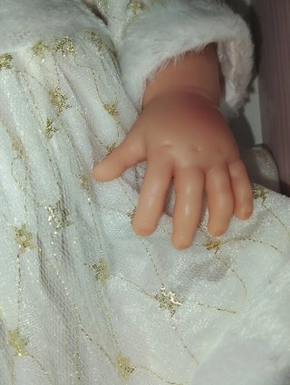 Muñeca bebé con chupete