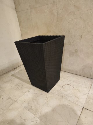 Macetero Alto Negro Mimbre