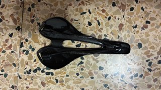 Sillín ultraligero (90g) de carbono