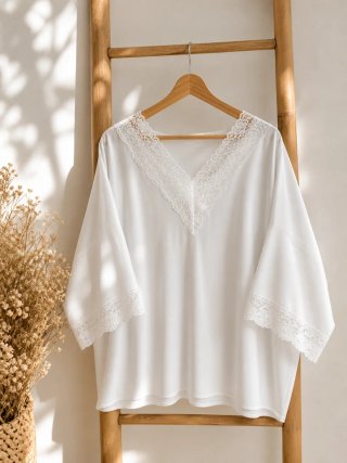 Camiseta blanca con encaje