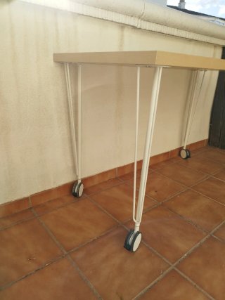 Mesa de escritorio. LAGKAPTEN / KRILLE de Ikea.