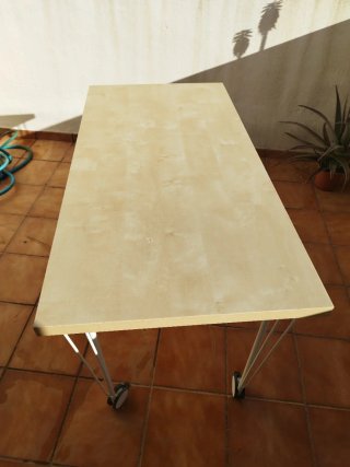 Mesa de escritorio. LAGKAPTEN / KRILLE de Ikea.