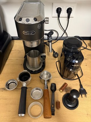 Pack Cafetera Delonghi Dedica + Accesorios