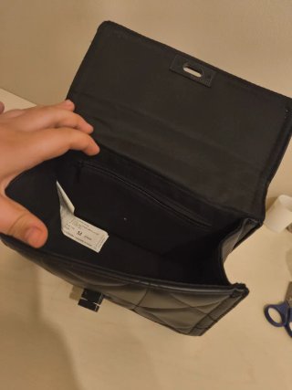 Bolso negro acolchado Stradivarius